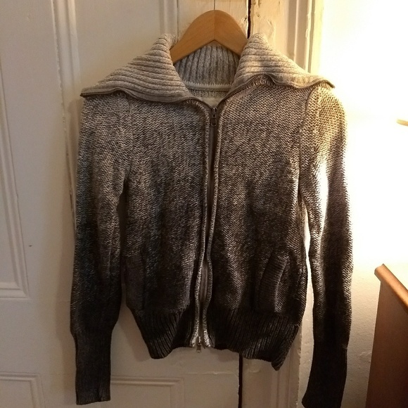 American Eagle Outfitters Sweaters - America Eagle medium gra and white zip up cardigan